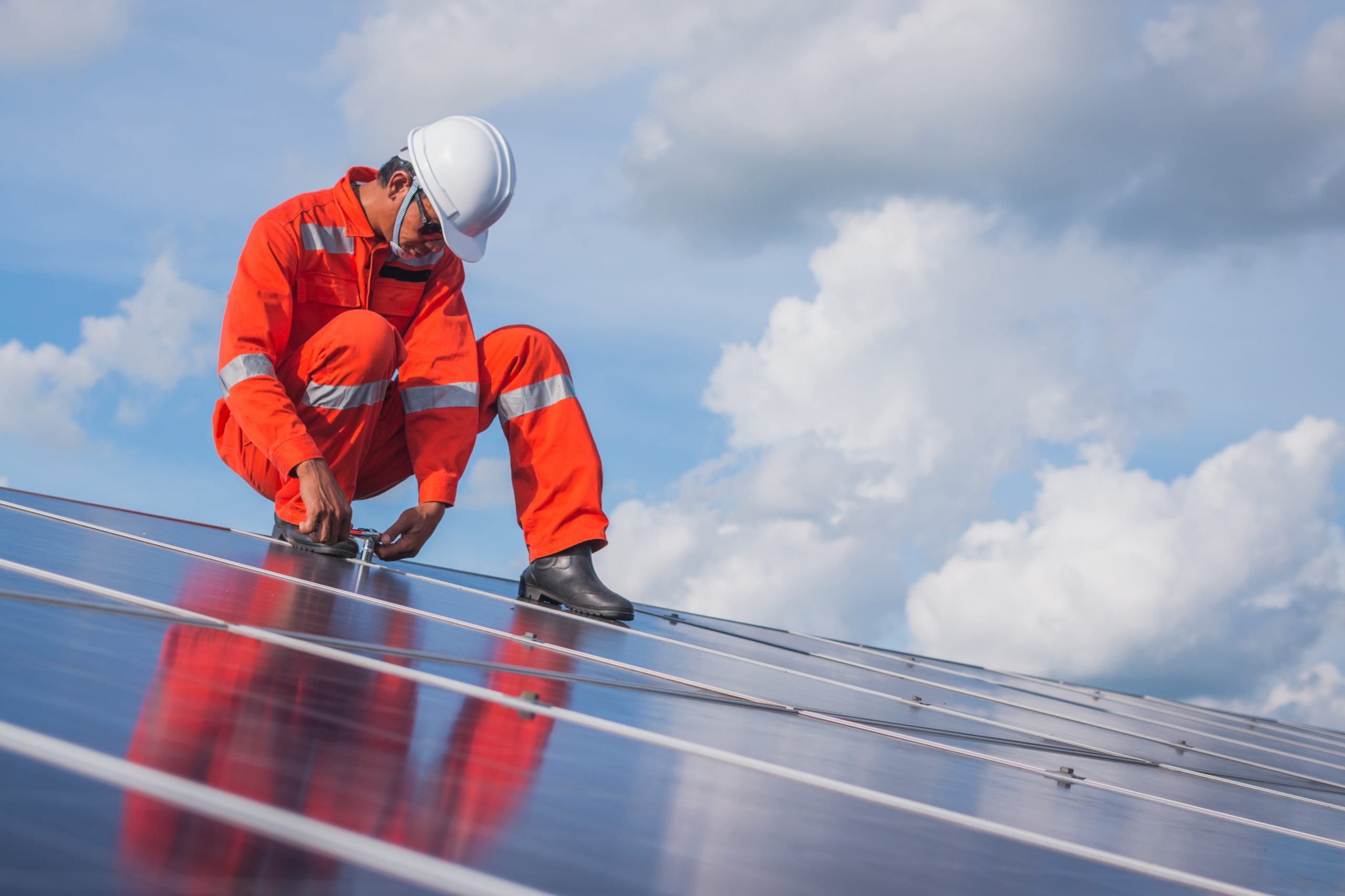 Engineer,Working,On,Checking,Equipment,In,Solar,Power,Plant